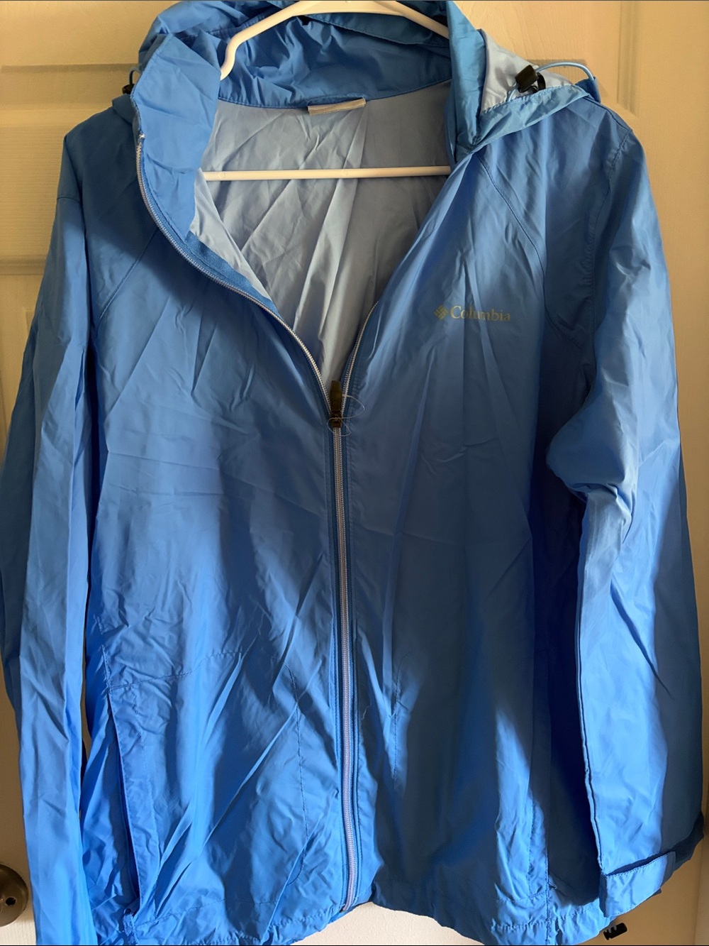 Columbia Women's Sky Blue Hooded Rain Shell